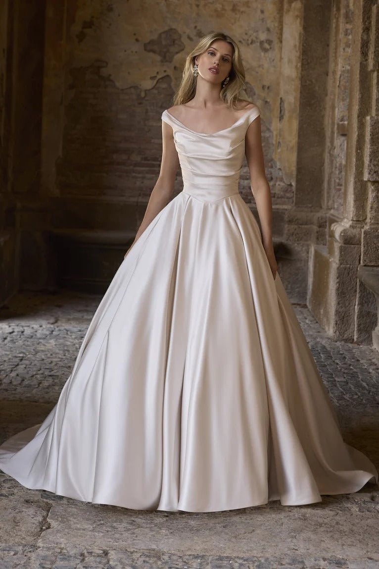 63230 Amore Gowns imgi_85_63230_02101_2048x_c1bcc3b2-bca9-4ffb-8b4f-388bf81ae27b