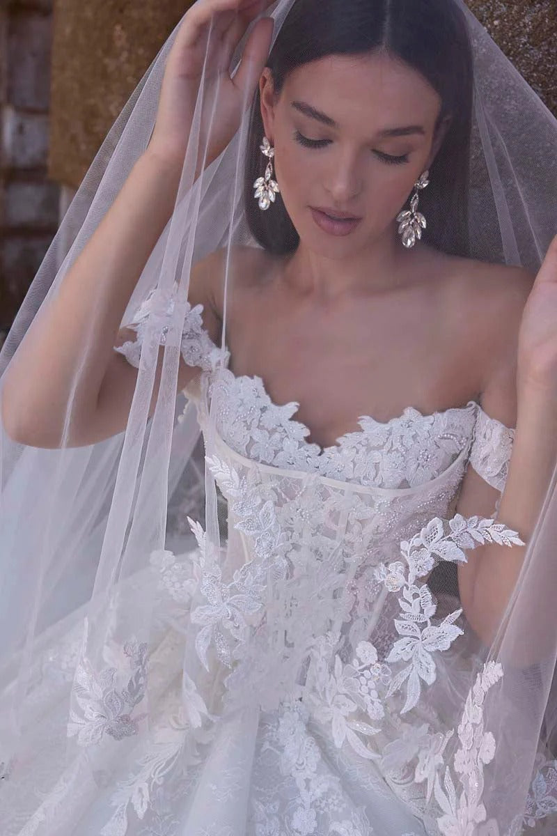 10306 Veil Amore Gowns imgi_88_63204-10306-10307_00195_2048x_a810fbe4-39d7-47ff-8c42-efb365543a63