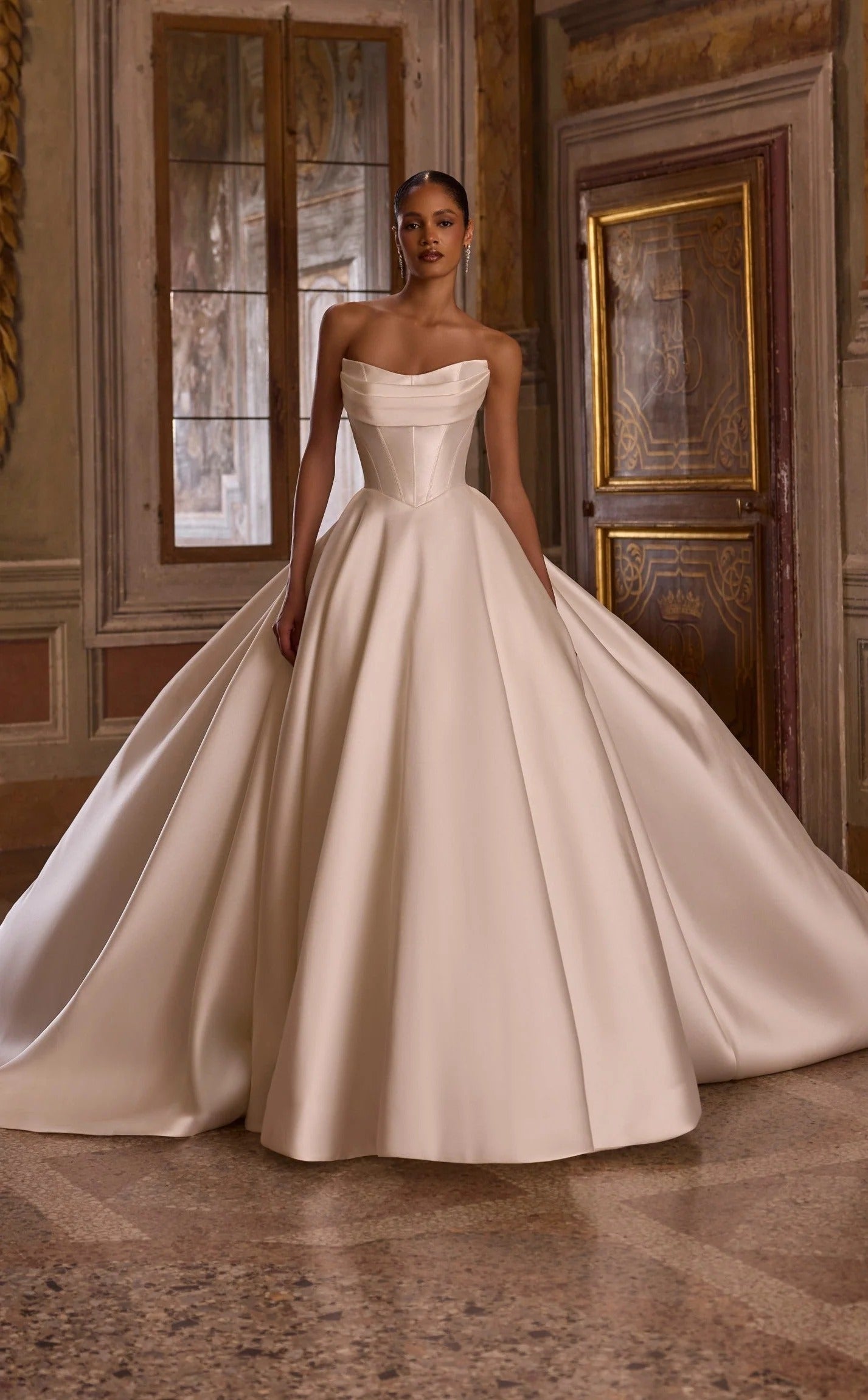 63234 Amore Gowns imgi_89_63234_02726_1728x_cb7c3082-3ceb-448d-9fdb-498b4b72205b