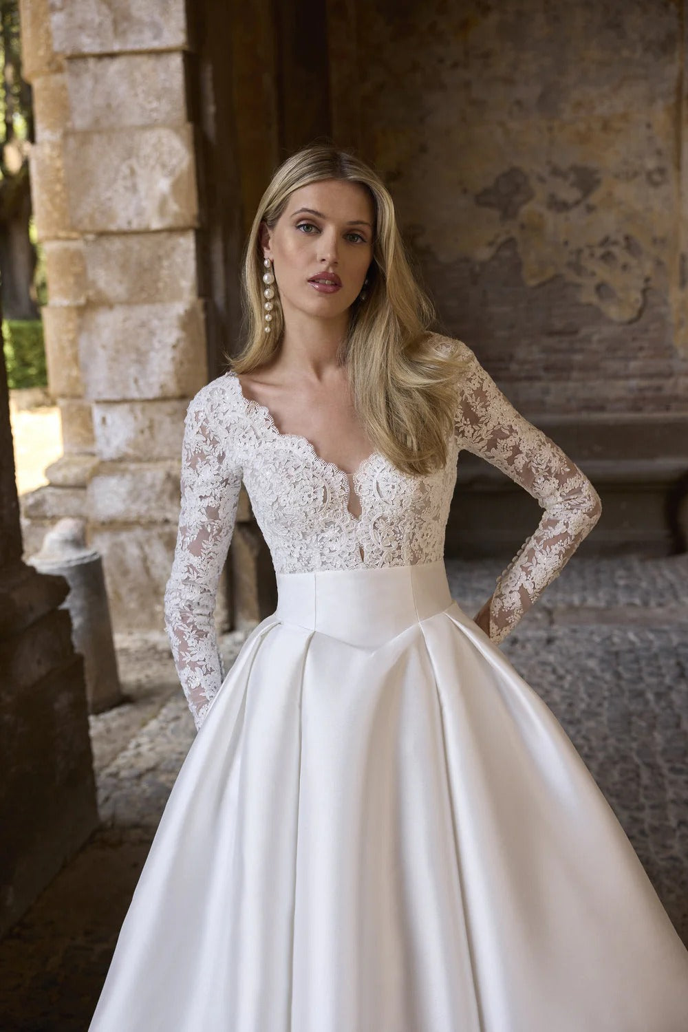 63215B Amore Gowns imgi_91_63215b_01896_2048x_b0beab71-1940-485a-ad52-70e35e373f8d