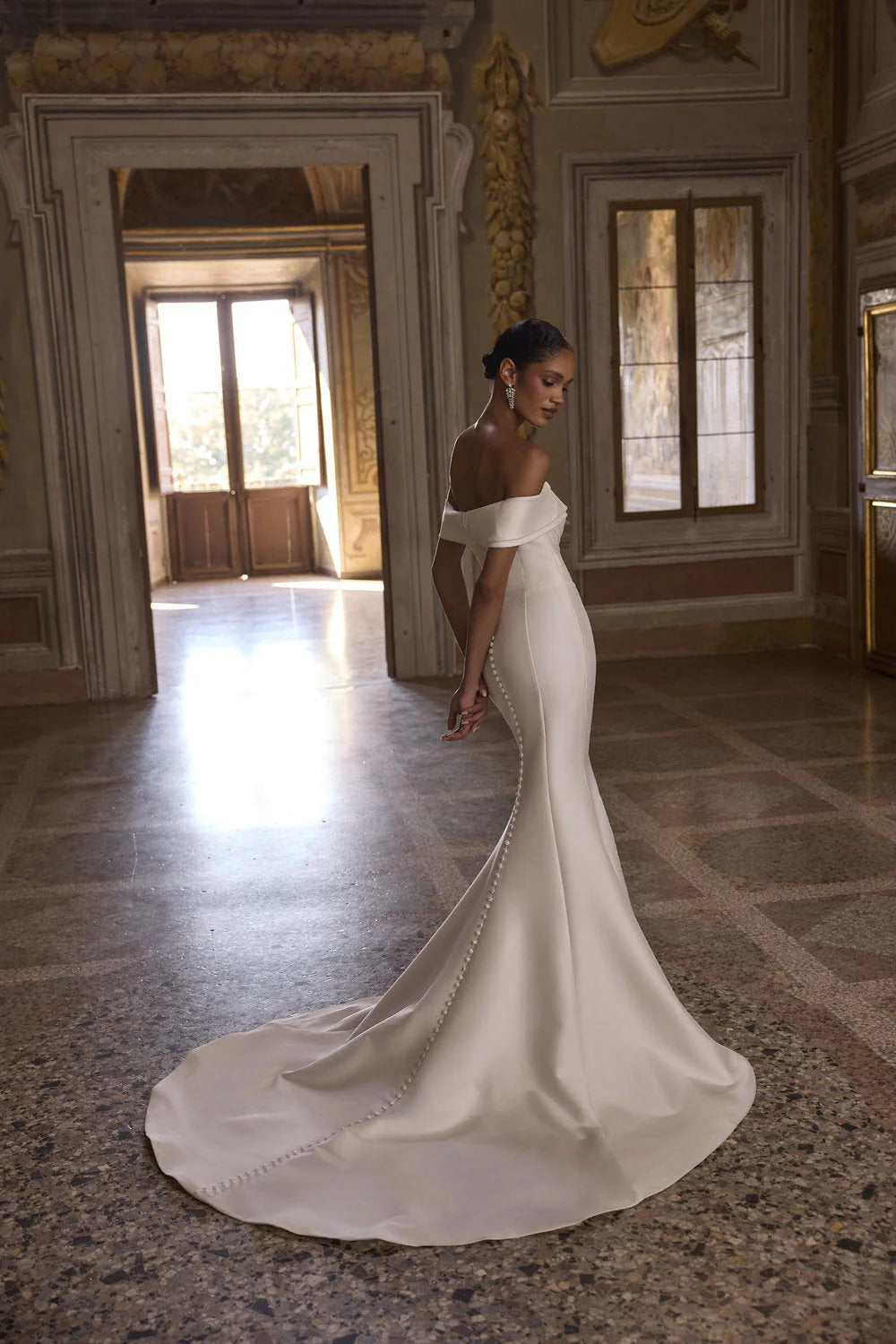 63259 Amore Gowns imgi_91_63259_03179_2048x_f8e1fb0e-5133-4cf3-bf75-30ecb608b40f