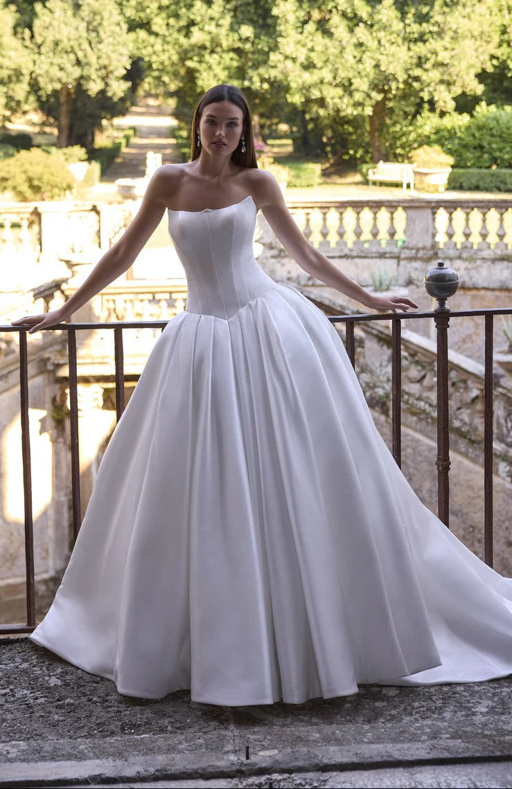 63223A Amore Gowns imgi_93_63223_02641_1728x_c66b56d9-3654-4091-a974-278c24e9ea95