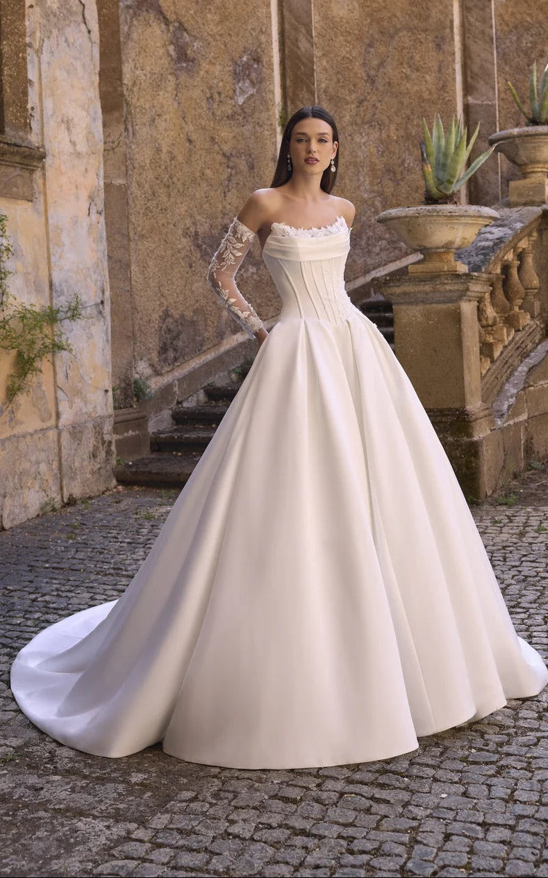 63228 Amore Gowns imgi_94_63228_00304_2048x_aa619aed-c39e-4a53-ab3b-1834bdda949a