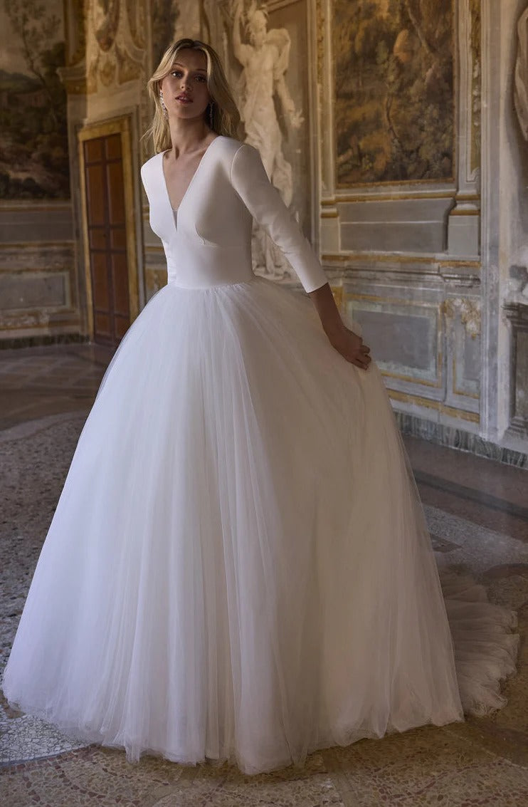 63232 Amore Gowns imgi_94_63232_00469_1080x_3b3c6444-27c4-495a-9320-1c5782cdfc75
