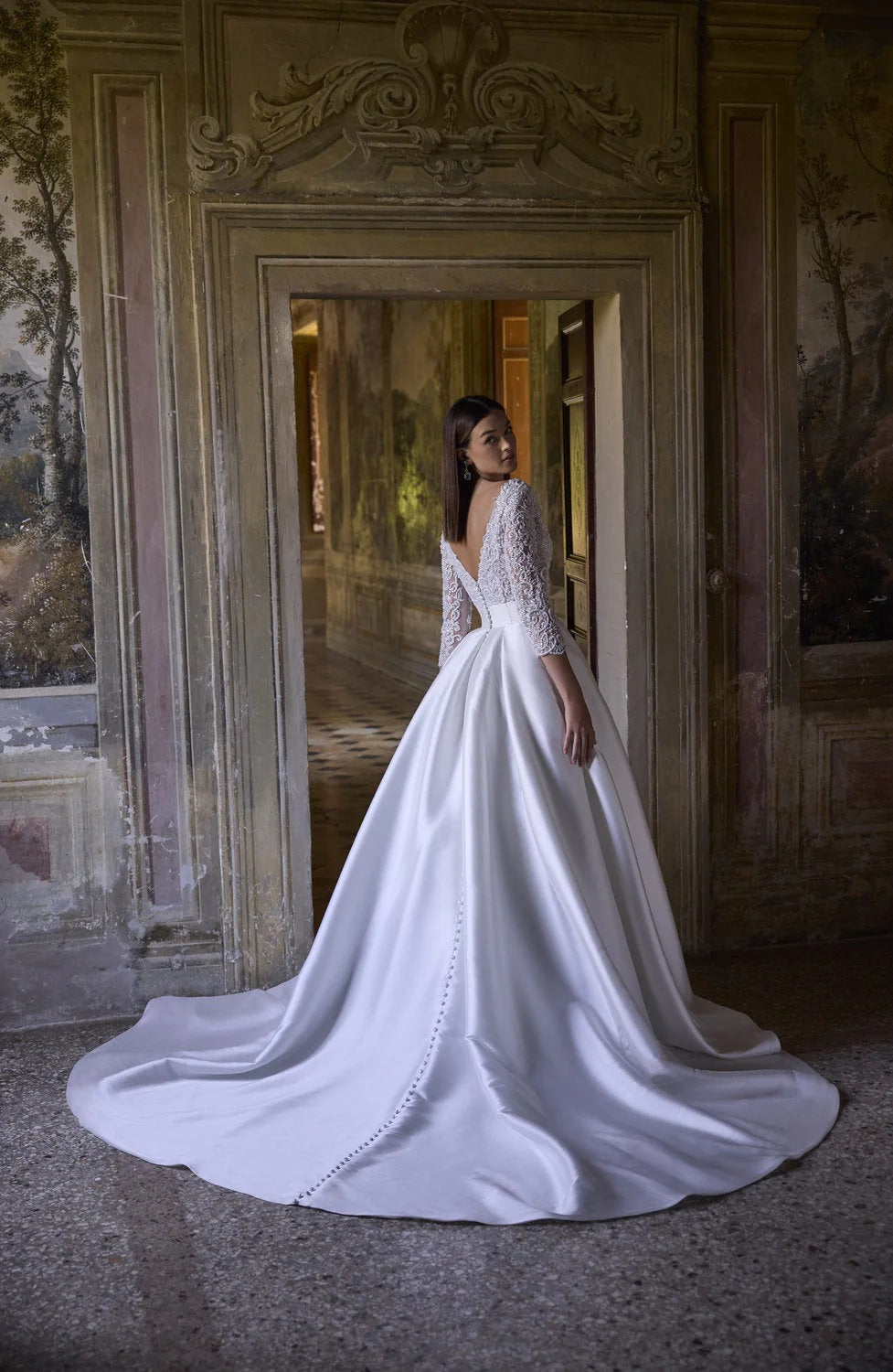 63215A Amore Gowns imgi_97_63215_01961_2048x_10794e28-999a-4d32-a39b-d3af9cccf71c