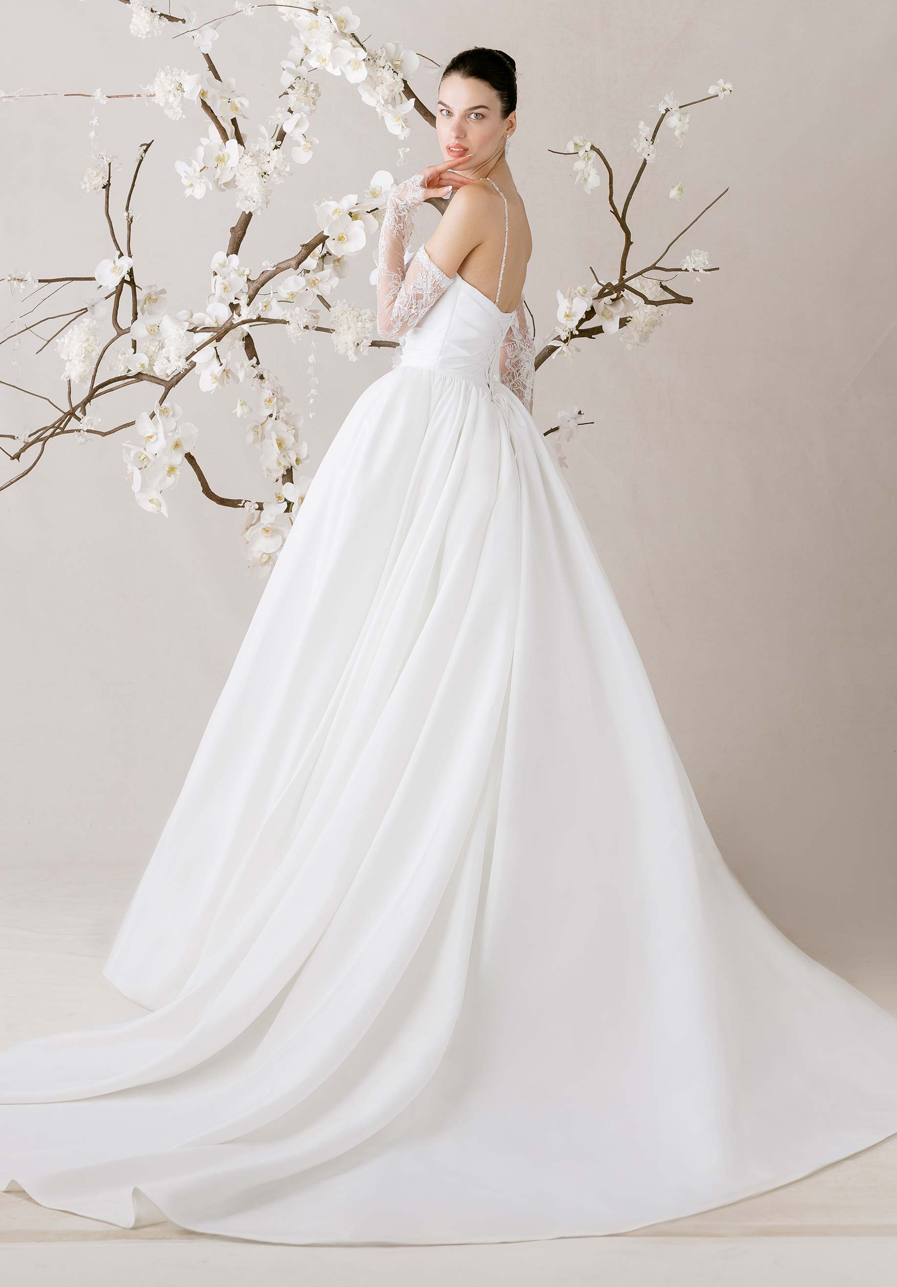 1010003 Amore Gowns product_img_1010003_gallery_img_3_7c13bd7d-1a04-4012-ae2c-9686a753a196