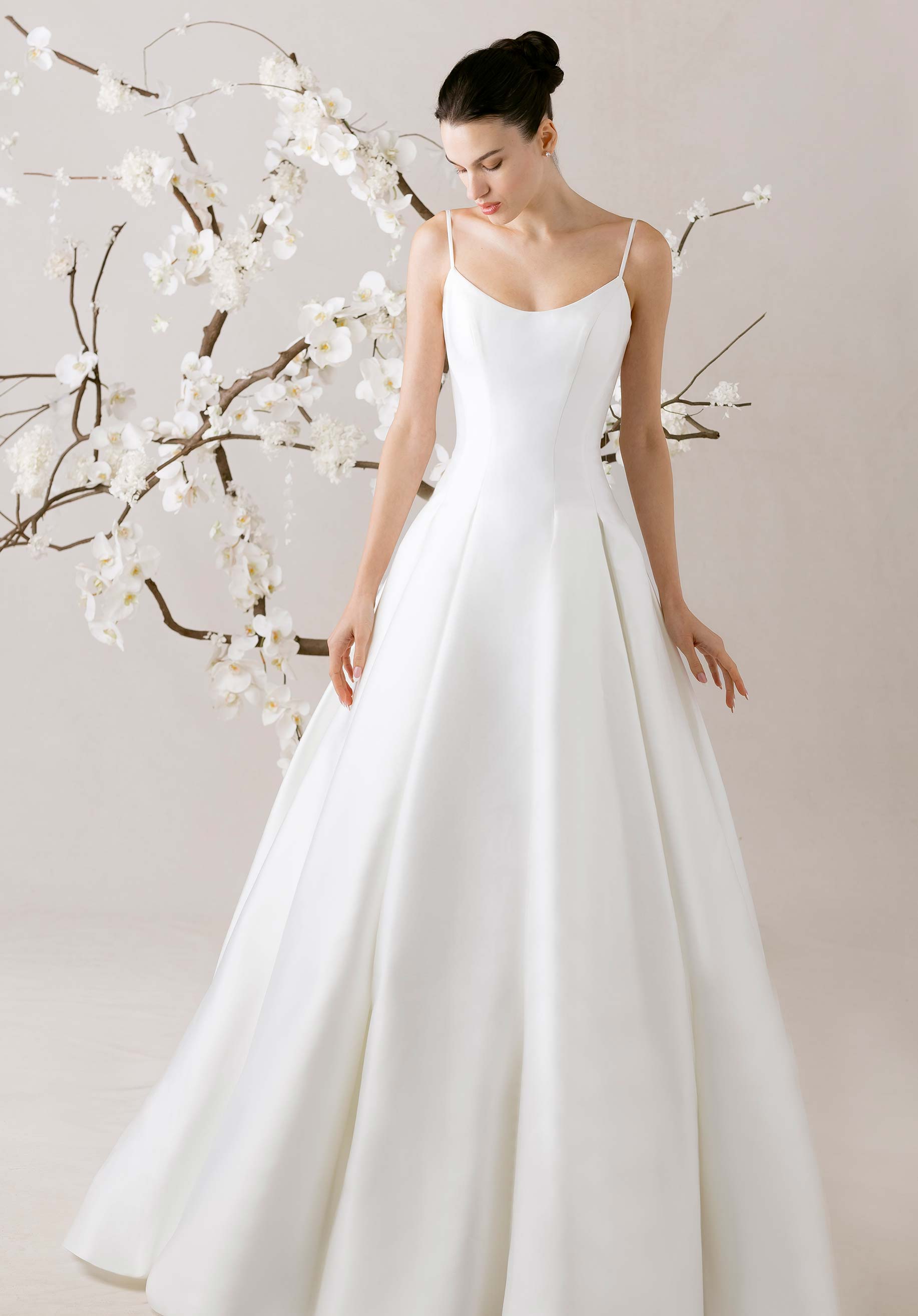 1010005 Amore Gowns product_img_1010005_gallery_img_1_0b10a581-66e6-496a-8135-c29e67d4c6ca