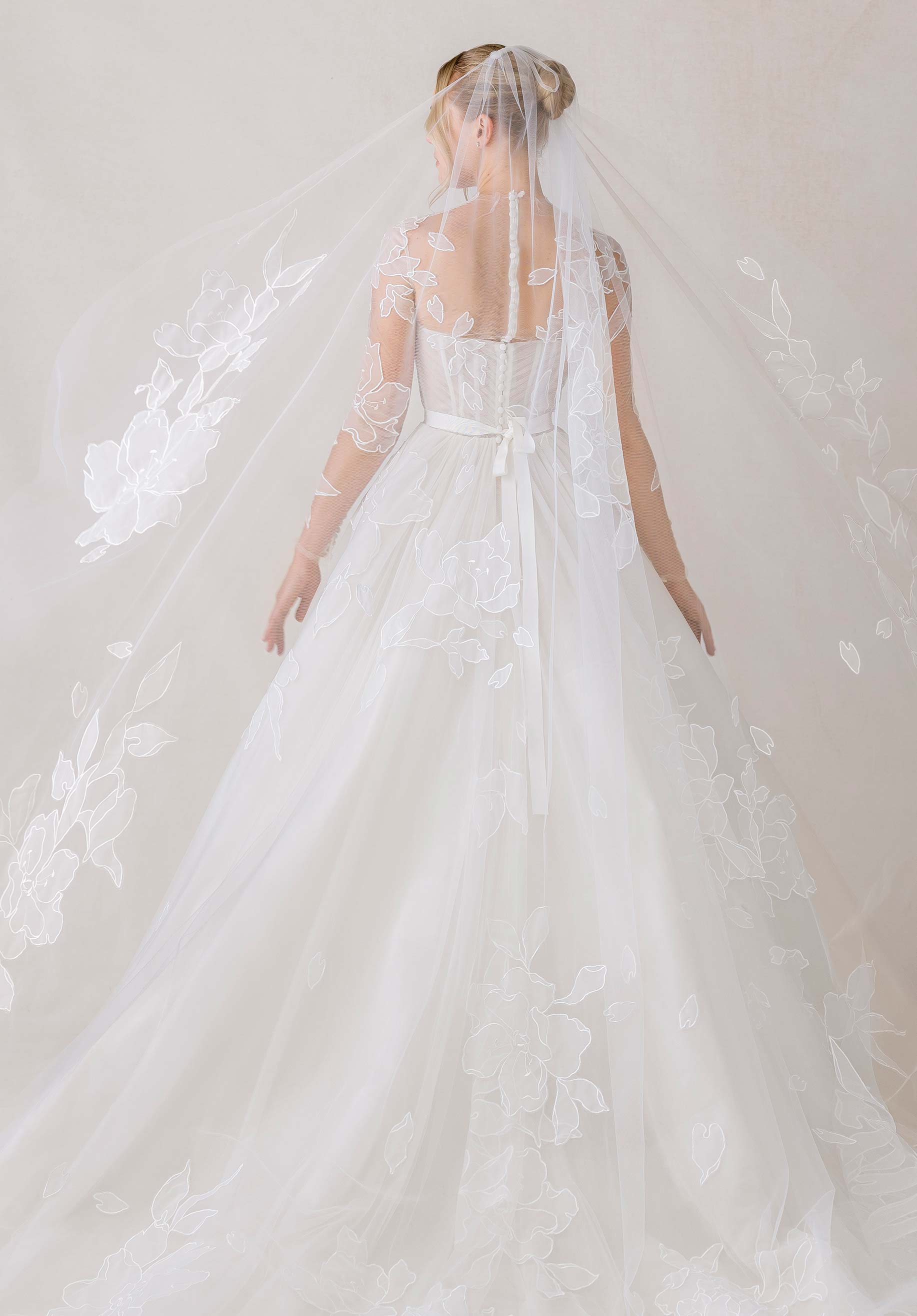 1010007 Amore Gowns product_img_1010007_gallery_img_4_44656765-ff27-4c00-8388-eef4592f6b6a
