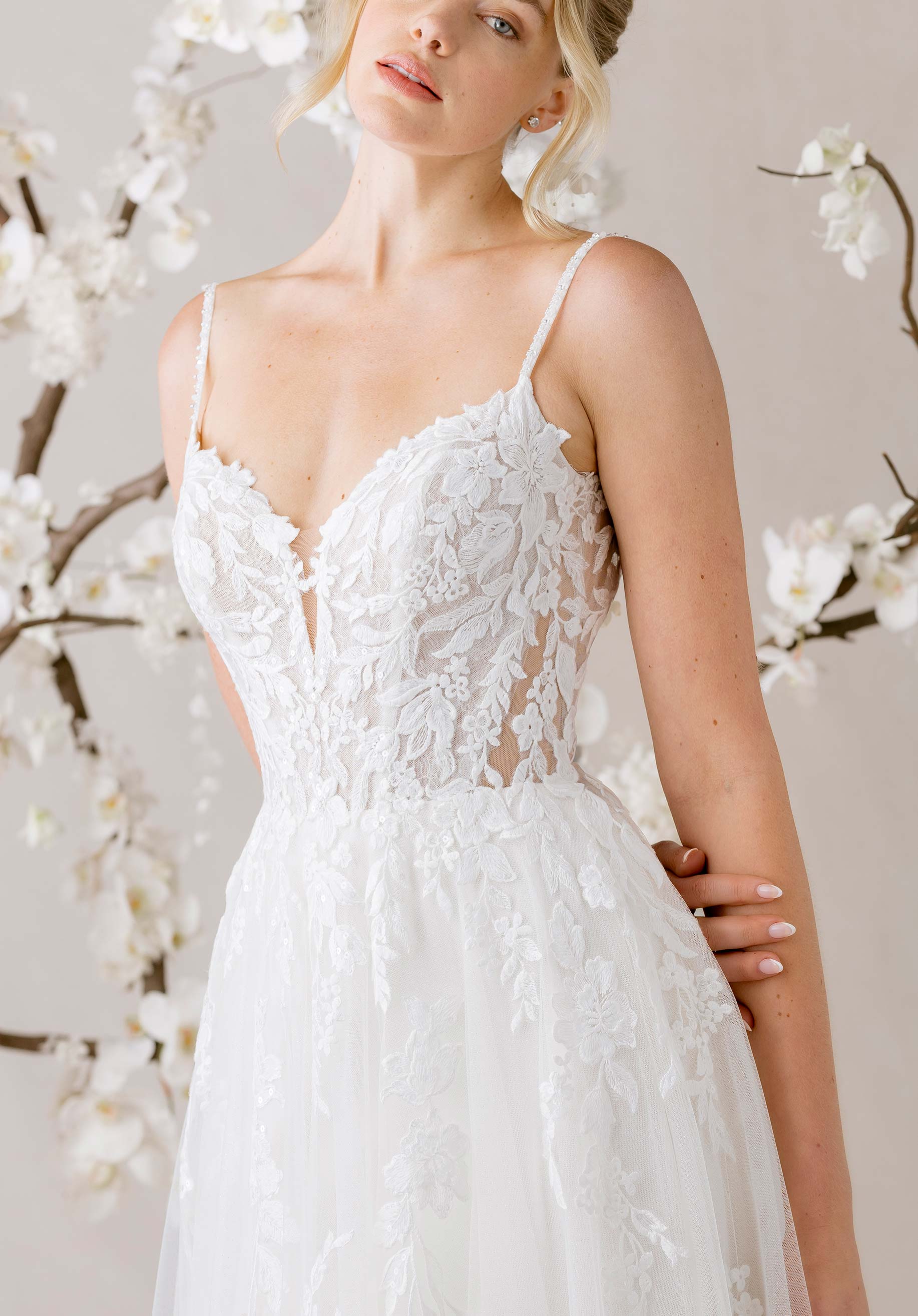 1010011 Amore Gowns product_img_1010011_gallery_img_1_b128a960-3d20-4232-9e98-c57e1e9851b7