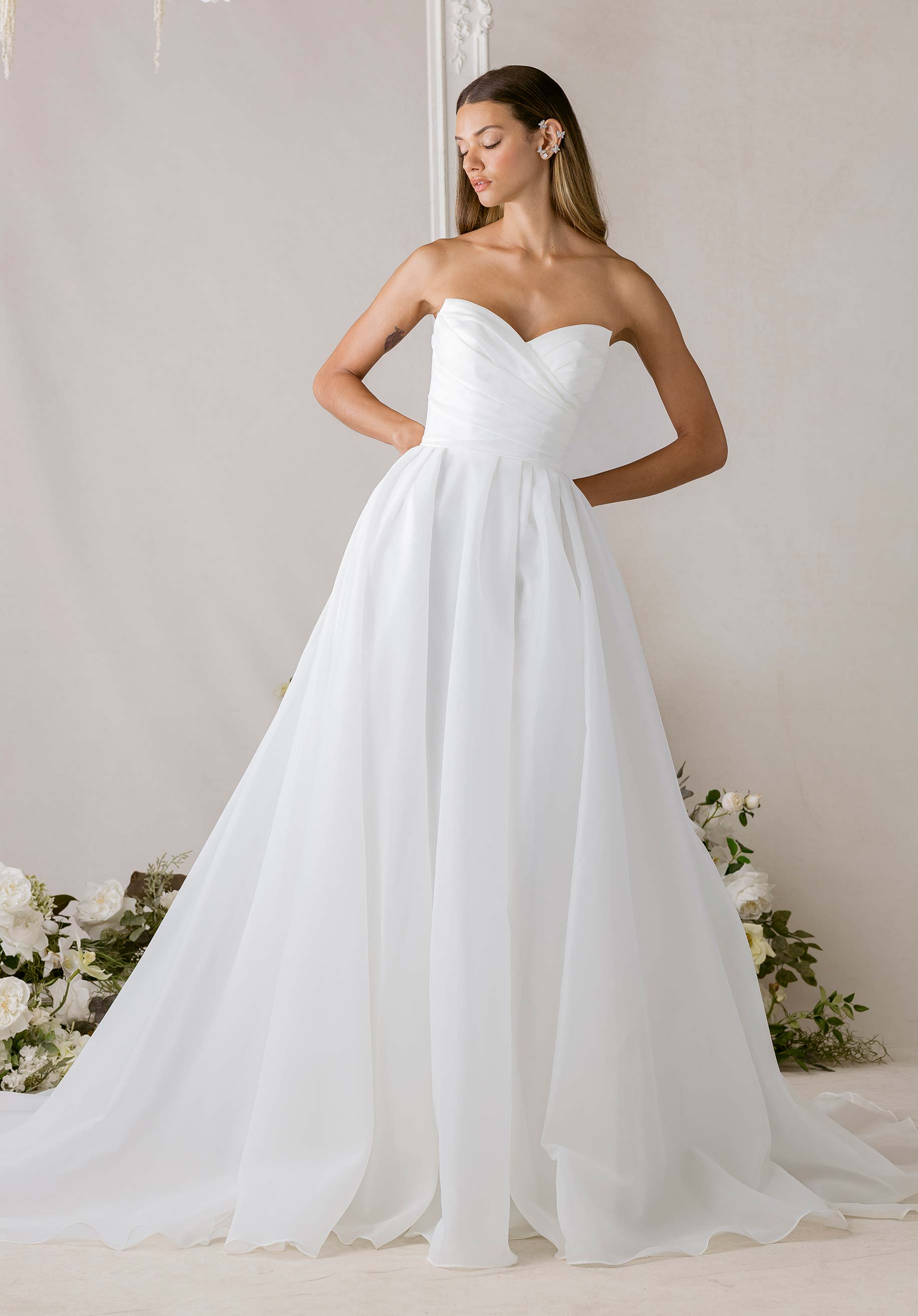 1010022 Amore Gowns product_img_1010023_feature_img_2592cc31-19a9-47fc-92f5-1faa0cab5705_1