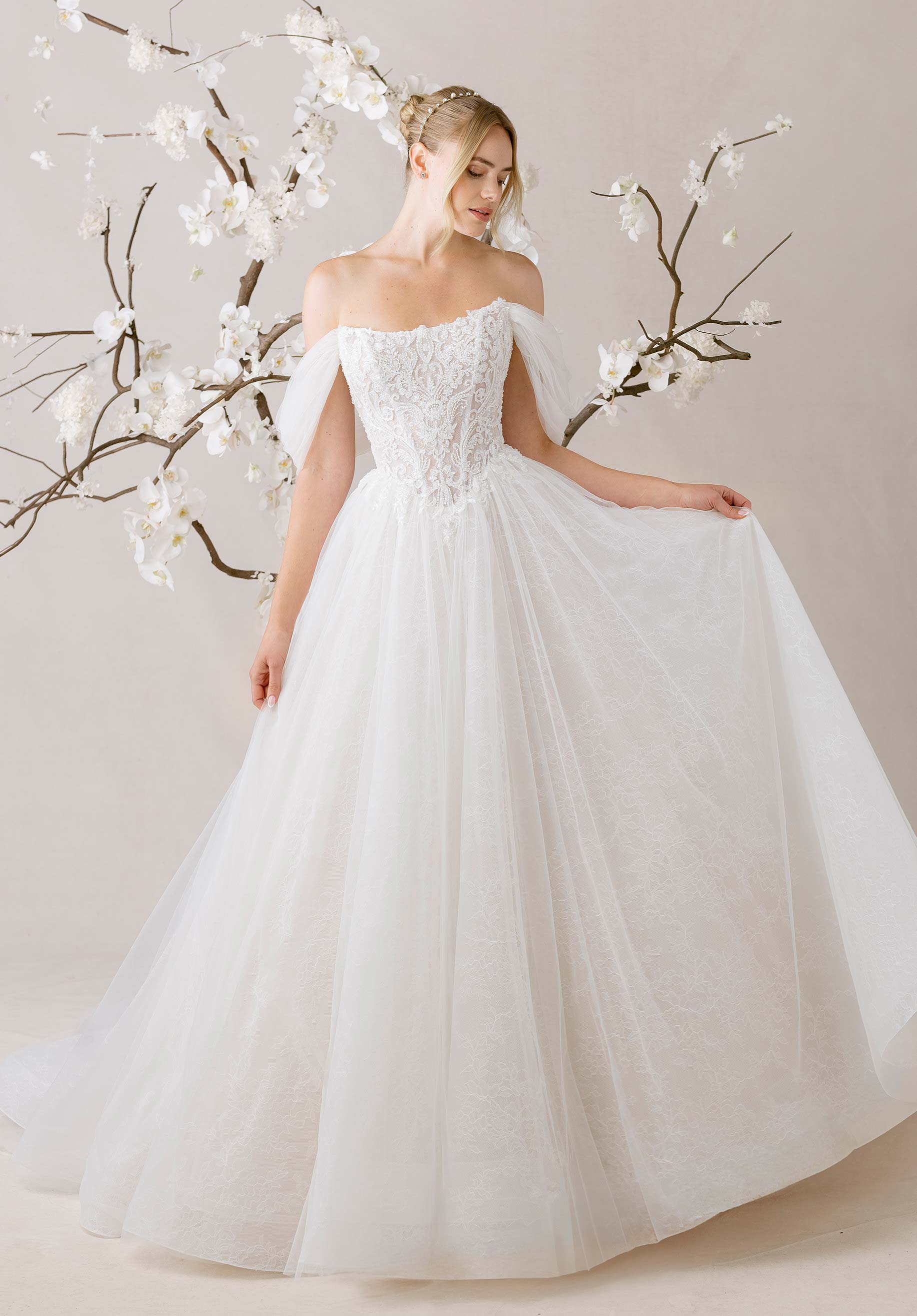 1010033 Amore Gowns product_img_1010033_feature_img_d5018915-5c92-49ea-9c5d-c7b16a1c3101
