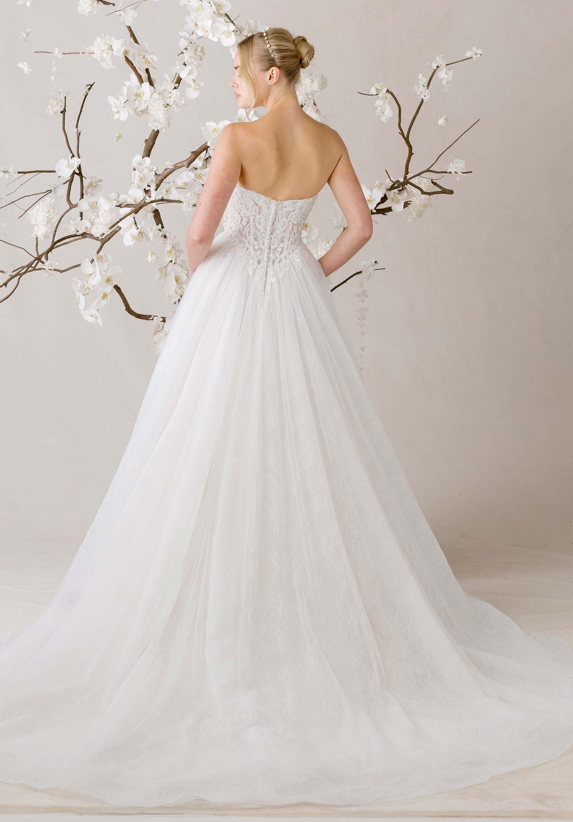 1010033 Amore Gowns product_img_1010033_gallery_img_3_9143dca8-6044-4505-9153-098e6d263802
