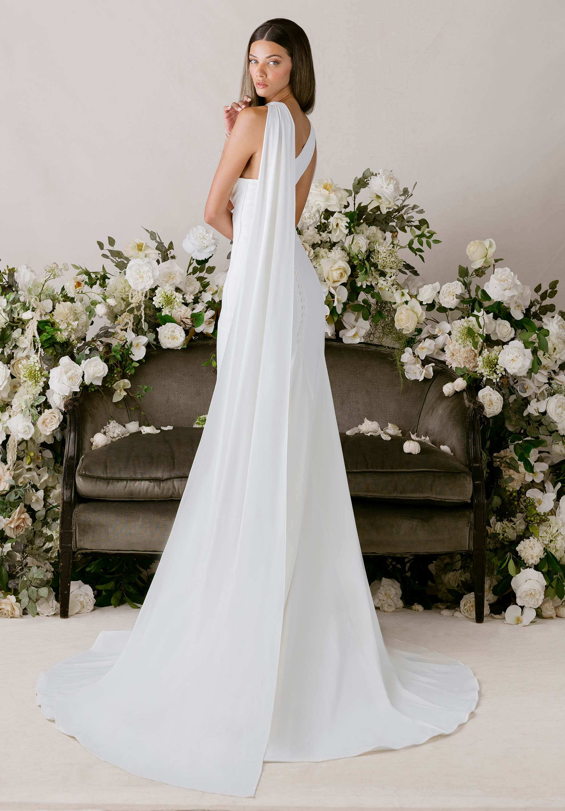 1010049 Amore Gowns product_img_1010049_gallery_img_2_013fc2e3-0cea-4ce1-8f7d-1b4f3141685c