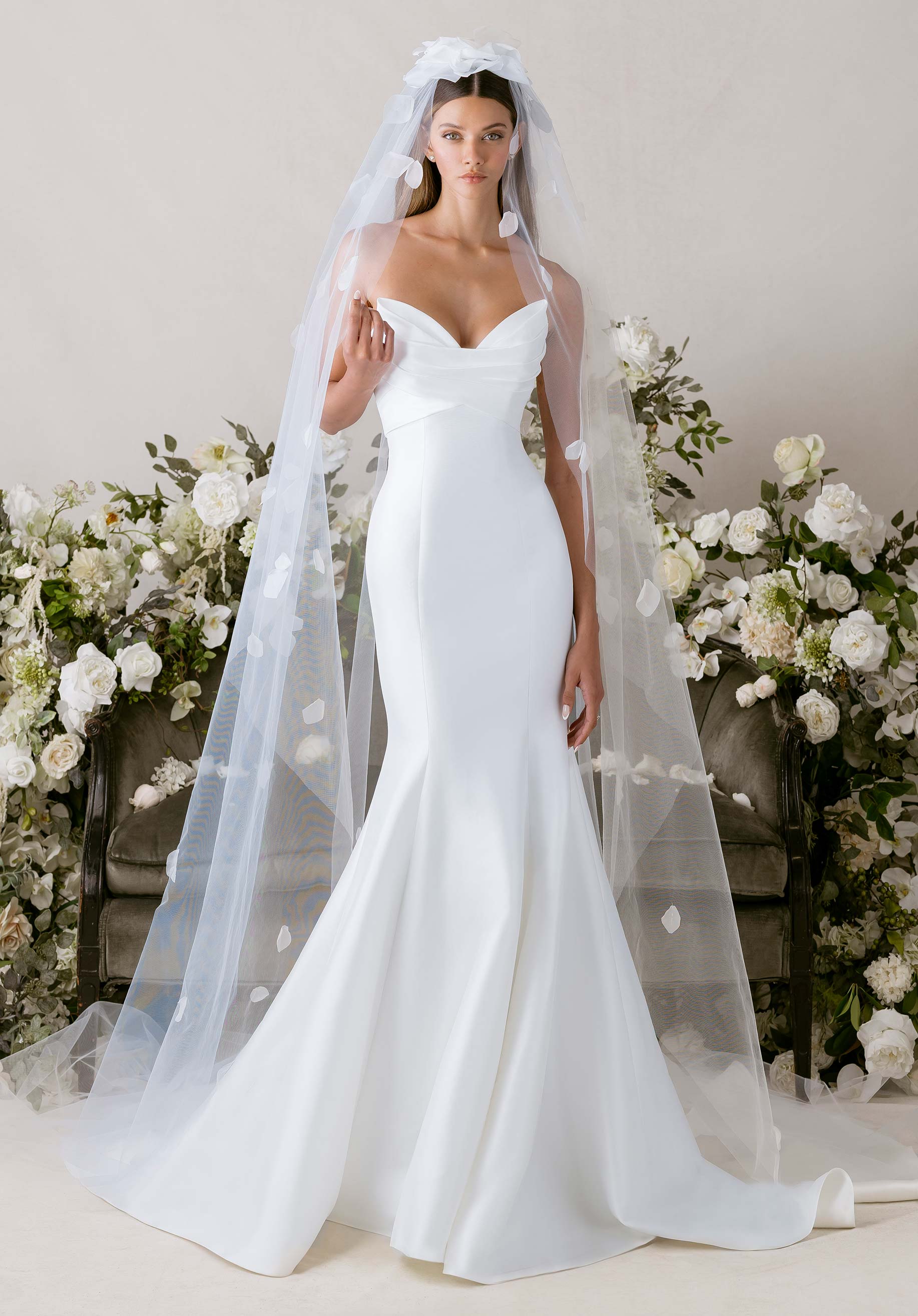 1010054 Amore Gowns product_img_1010054_gallery_img_2_b5a40a82-2bf6-4511-9a07-532a46fdd720