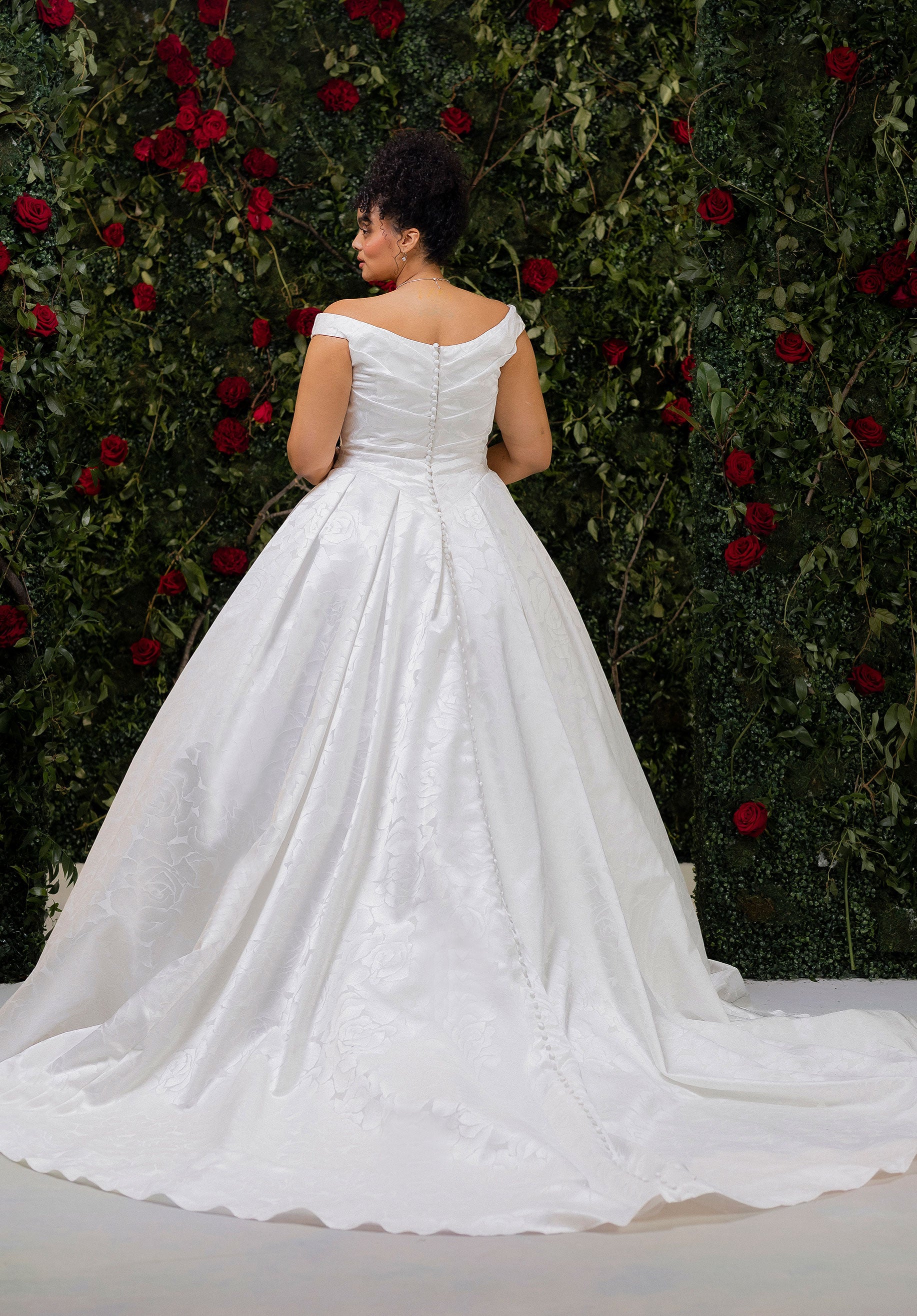 Thane Wedding Dress Amore Gowns product_img_1020015_gallery_img_2