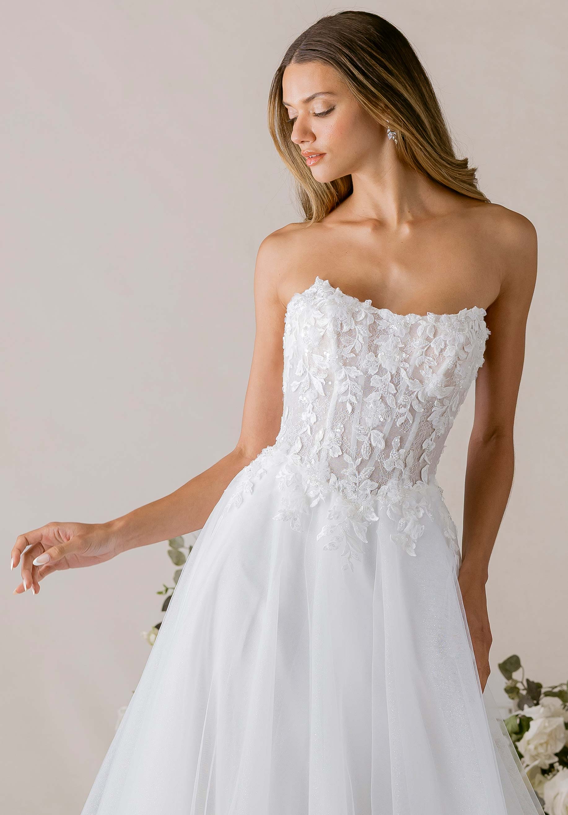 1050005 Amore Gowns product_img_1050005_gallery_img_1_641658ac-8bed-46cc-b7aa-deec35a9cd20