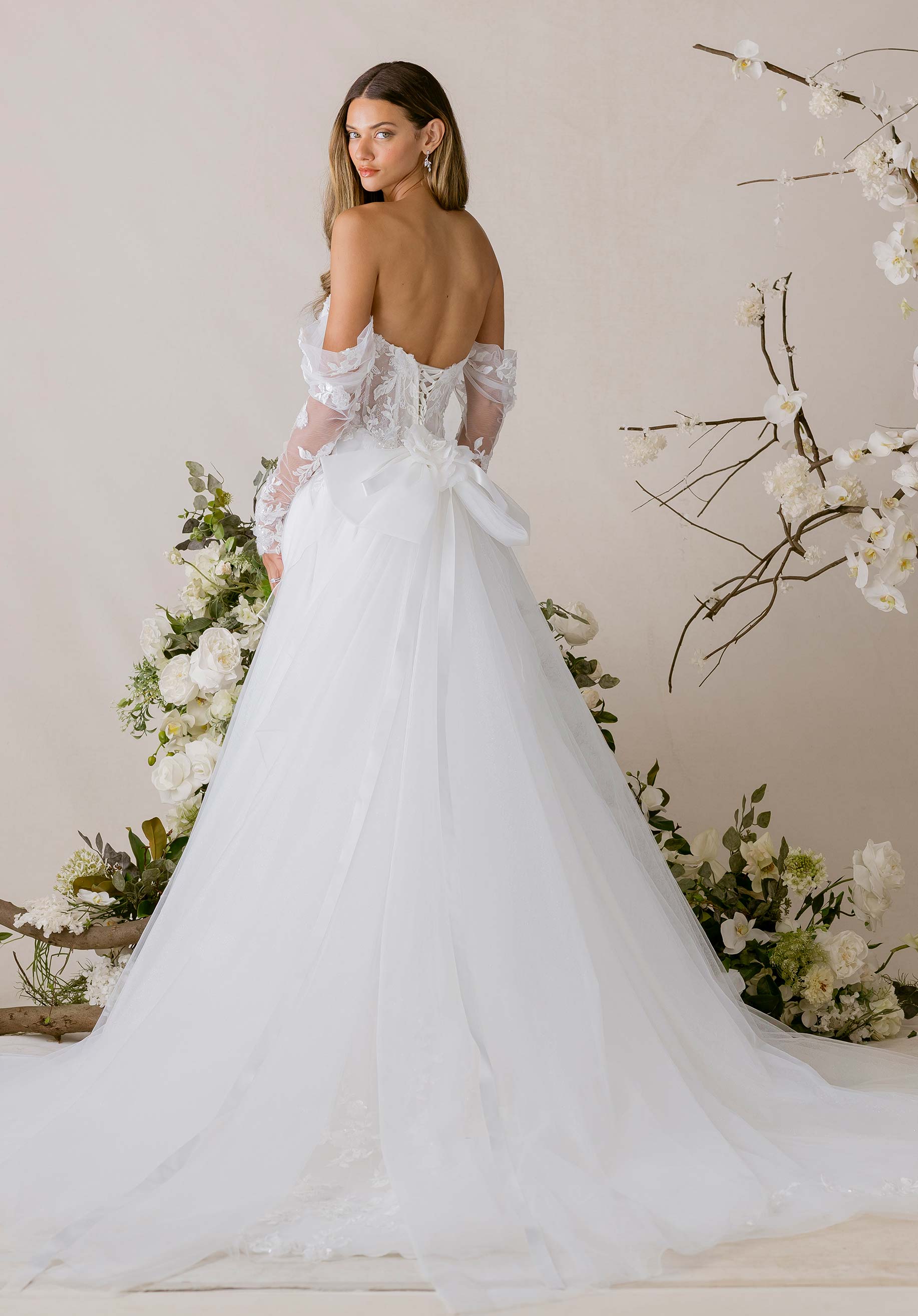 1050005 Amore Gowns product_img_1050005_gallery_img_2_c7a753ef-c489-4def-97c6-1748a792c49a