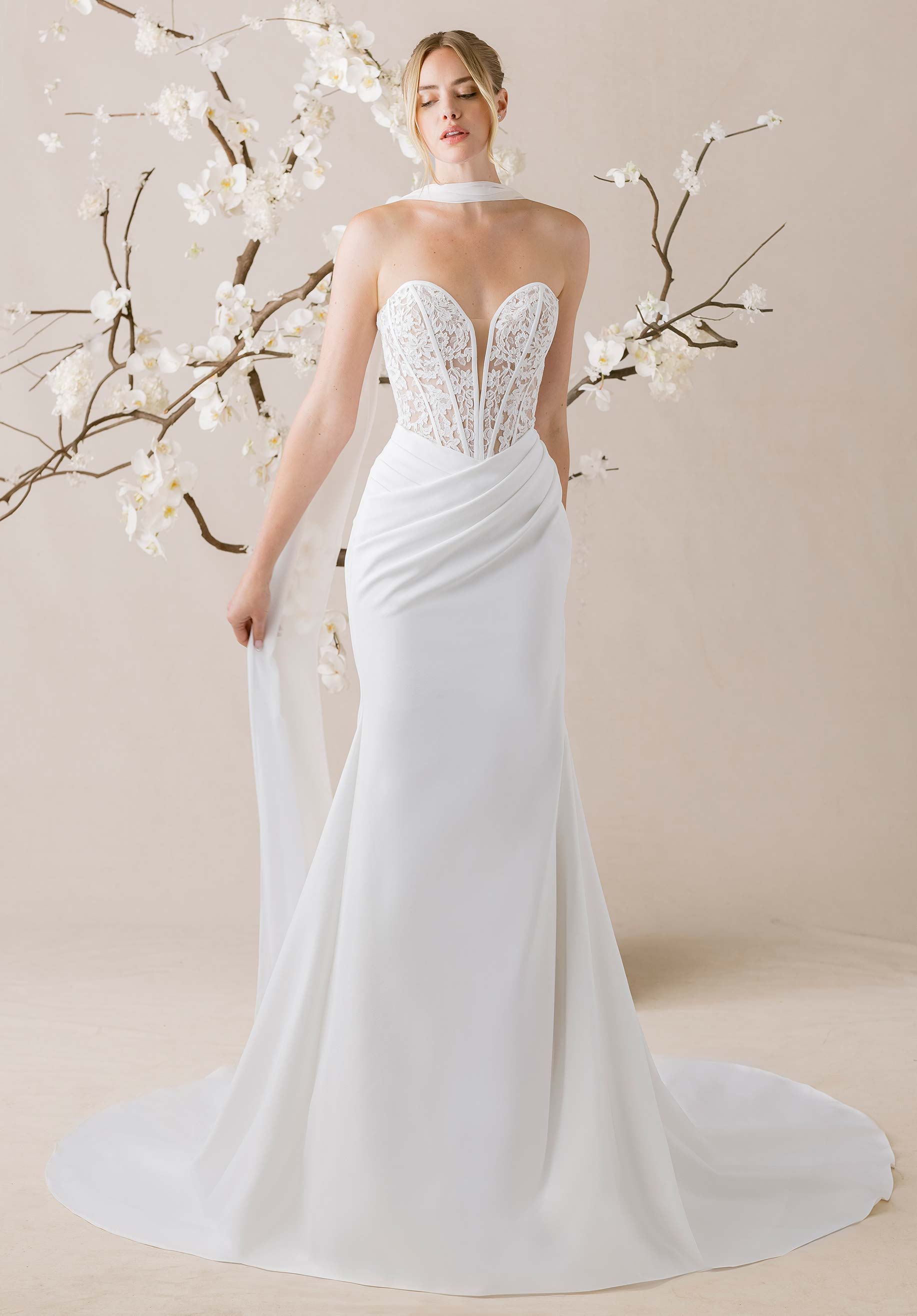 1050008 Amore Gowns product_img_1050008_feature_img_eb15dd8c-b5aa-4b65-a5ff-d8c0002fe4c5_1