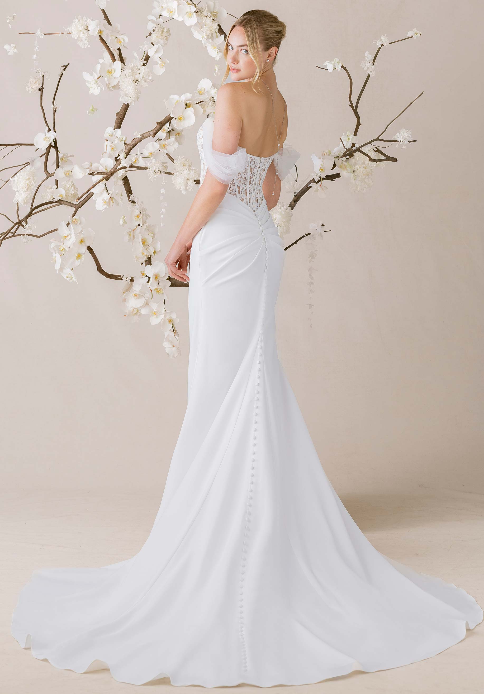 1050008 Amore Gowns product_img_1050008_gallery_img_2_f804f4c2-c7fa-413d-9ff6-144afeb683ae