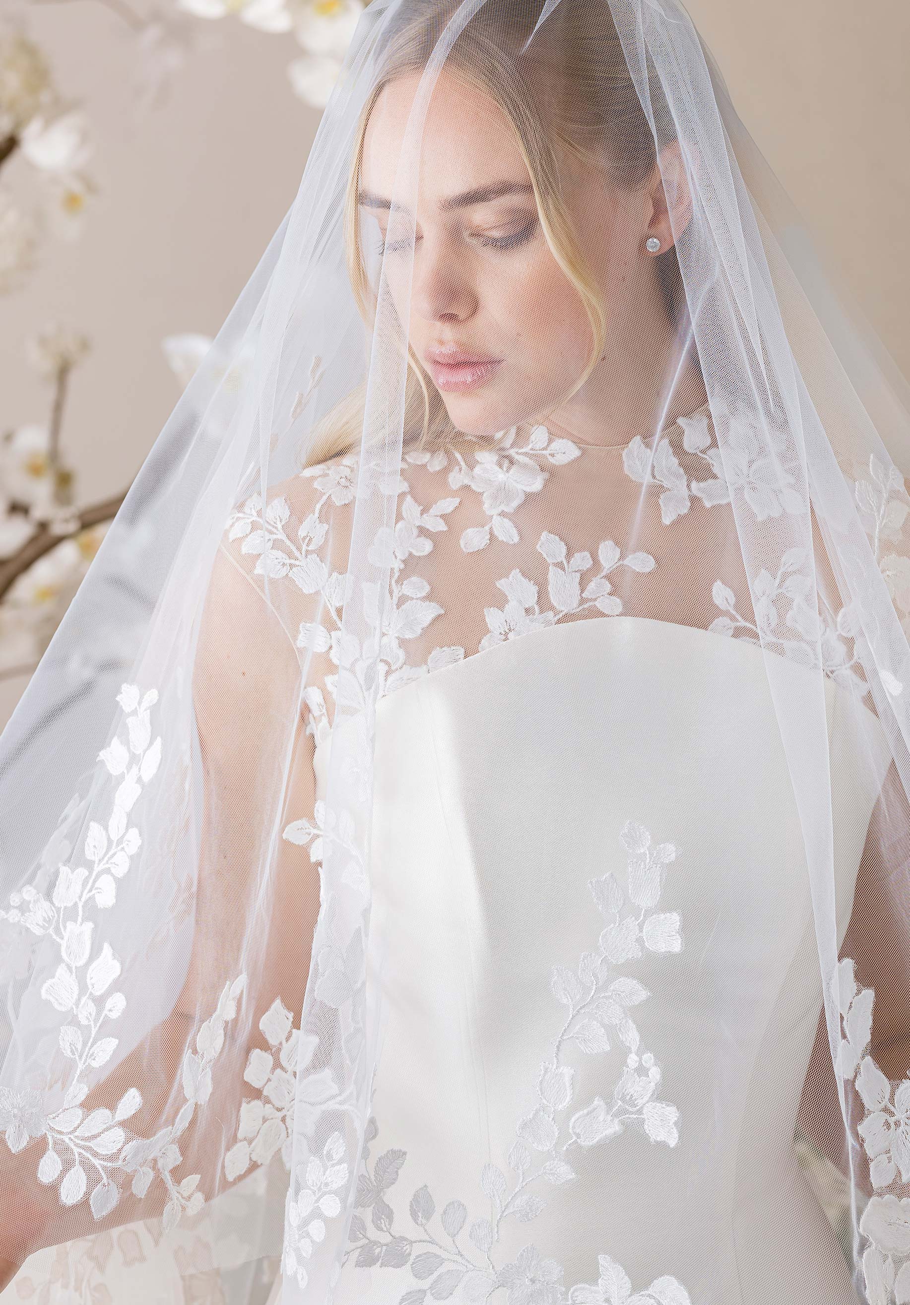 1050012 Amore Gowns product_img_1050012_gallery_img_2_a8361857-fde2-4fc3-8dfc-6d36974c3b2c