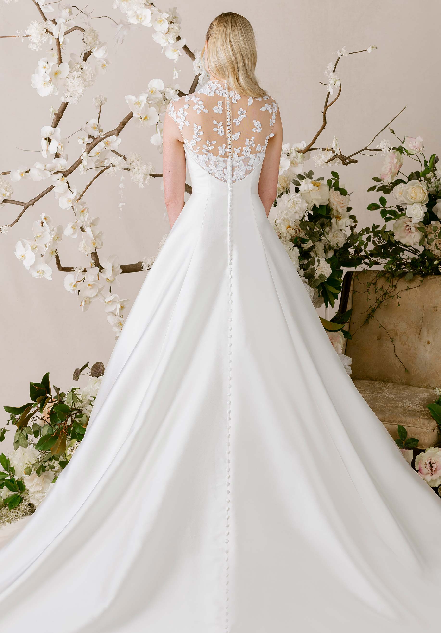 1050012 Amore Gowns product_img_1050012_gallery_img_3_8dfa32ab-691d-45c5-ad32-2e2521e9929c