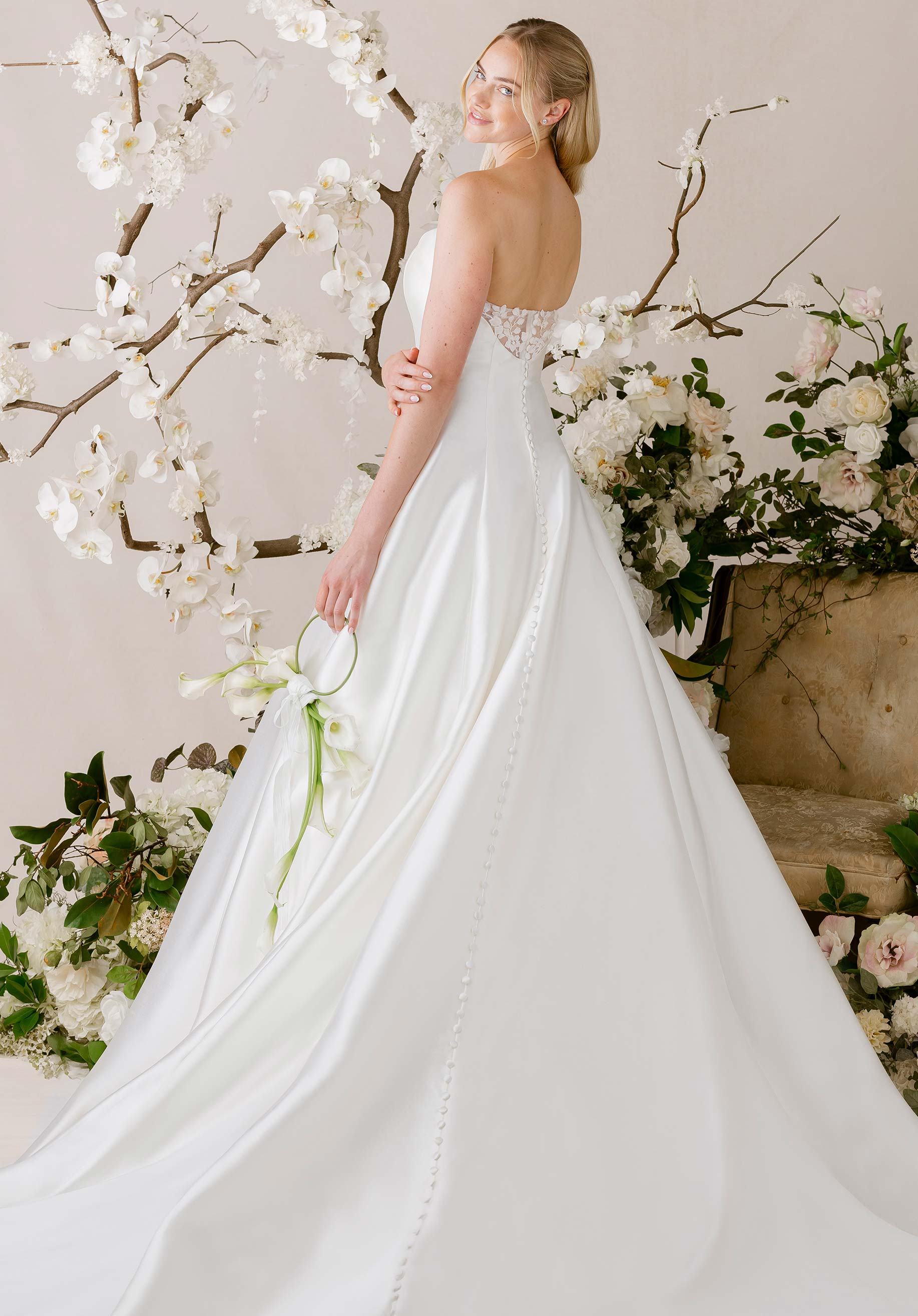 1050012 Amore Gowns product_img_1050012_gallery_img_5_6ee426b2-db08-491f-868d-da3e1dfa0ed5