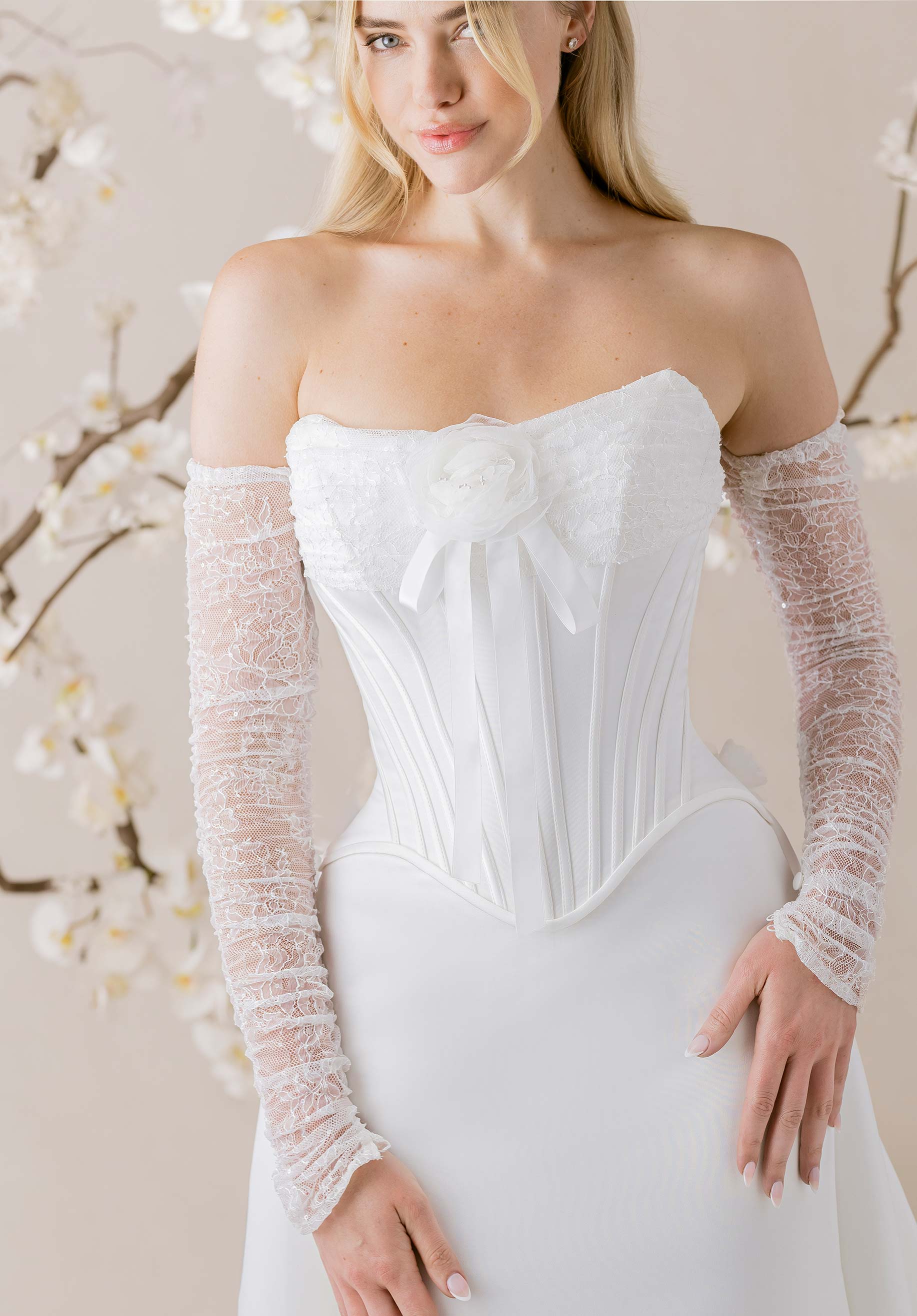 1050015 Amore Gowns product_img_1050015_gallery_img_1_03029f89-43d6-4184-917f-b0ebd4b7e844